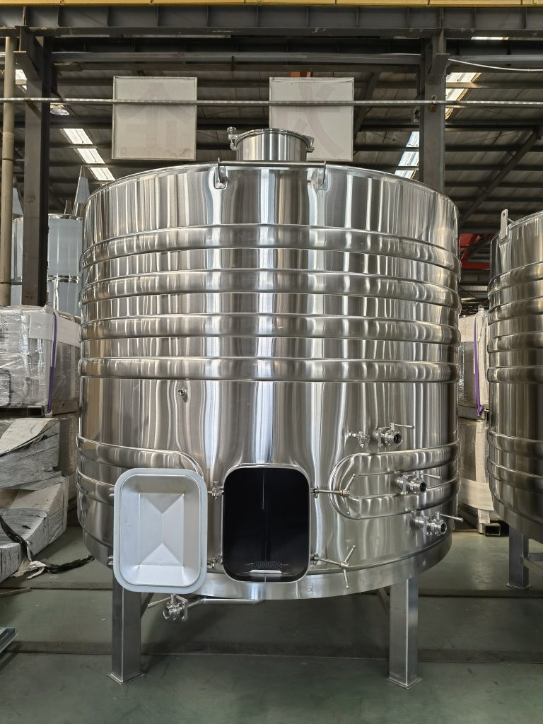 100HL wine fermenter with spiral channel cooling
